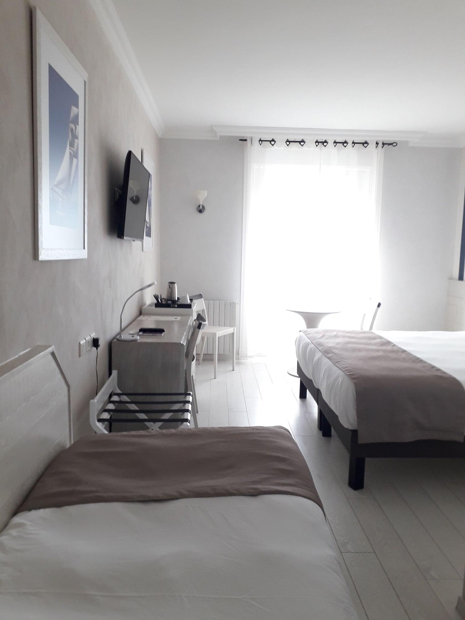 Hotel The Originals Miramar, Royan Pontaillac Bagian luar foto