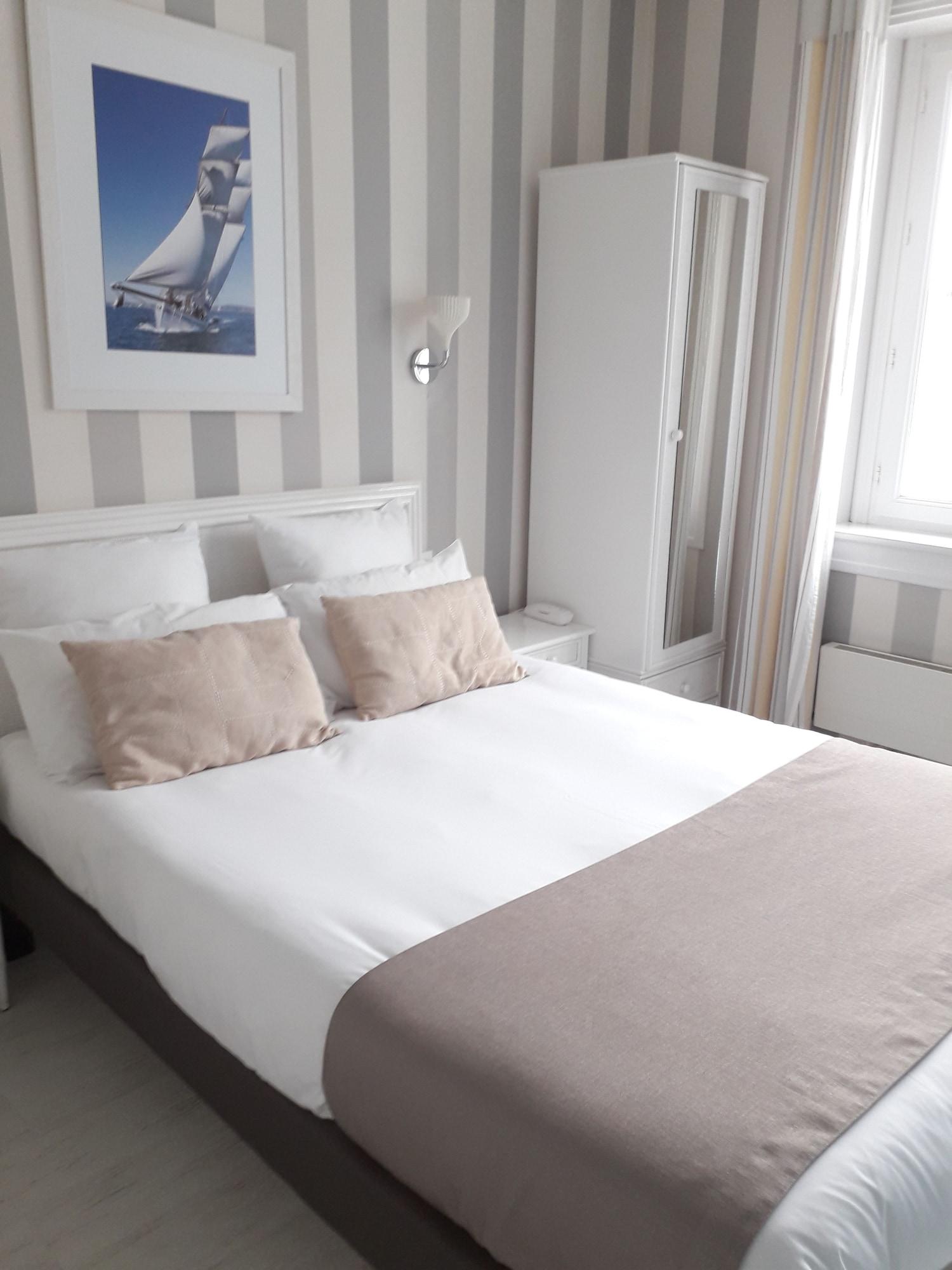 Hotel The Originals Miramar, Royan Pontaillac Bagian luar foto