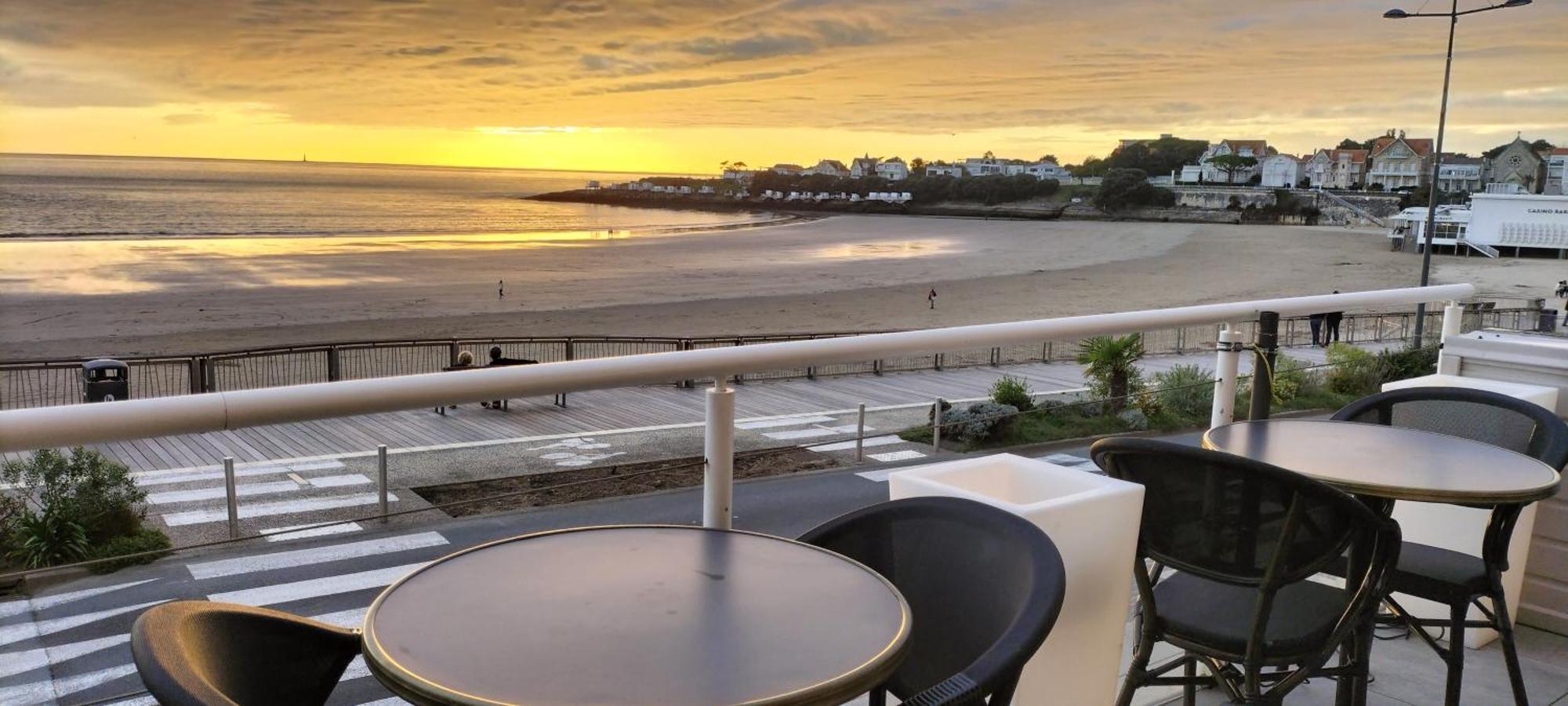 Hotel The Originals Miramar, Royan Pontaillac Bagian luar foto