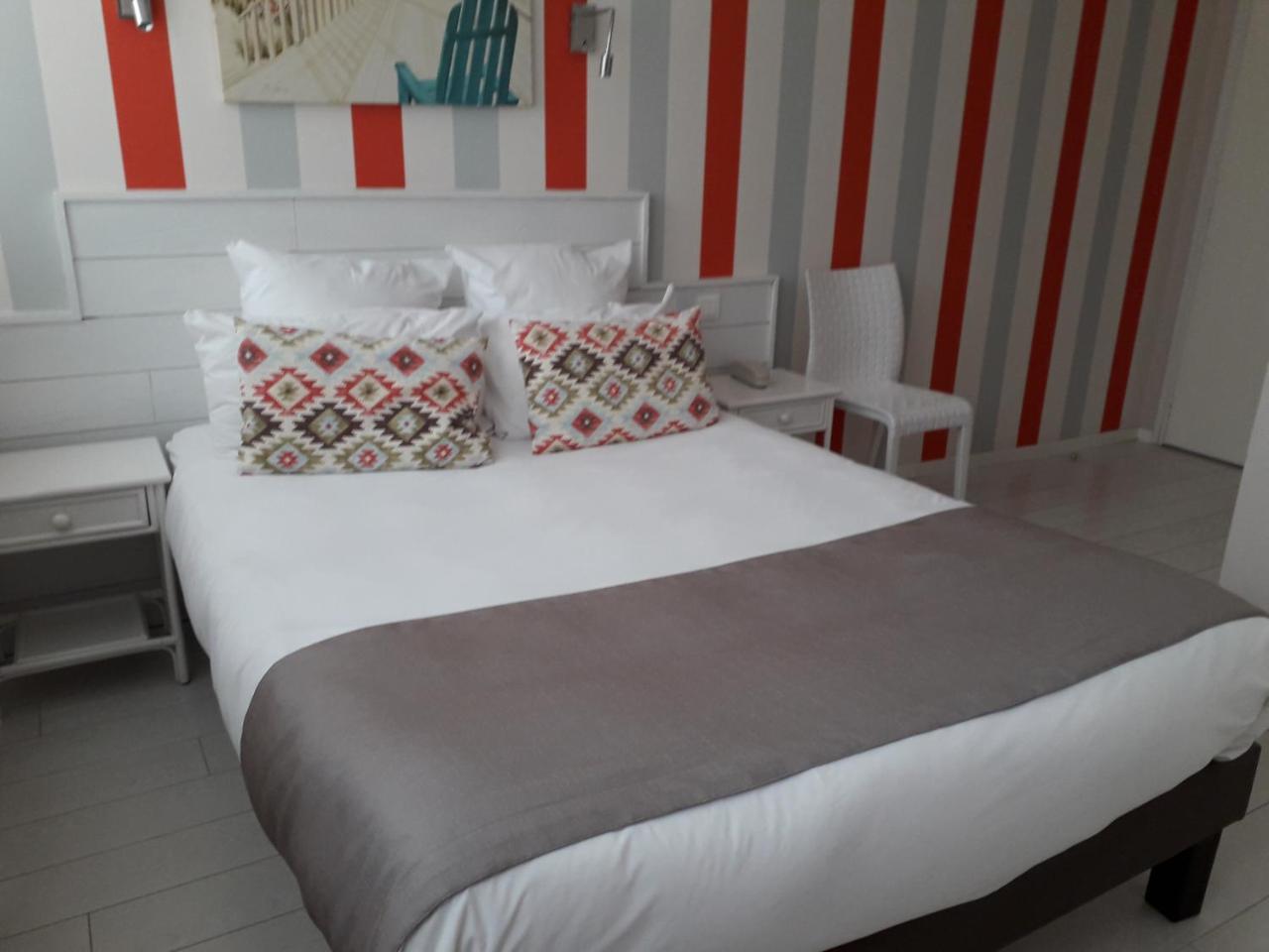Hotel The Originals Miramar, Royan Pontaillac Bagian luar foto