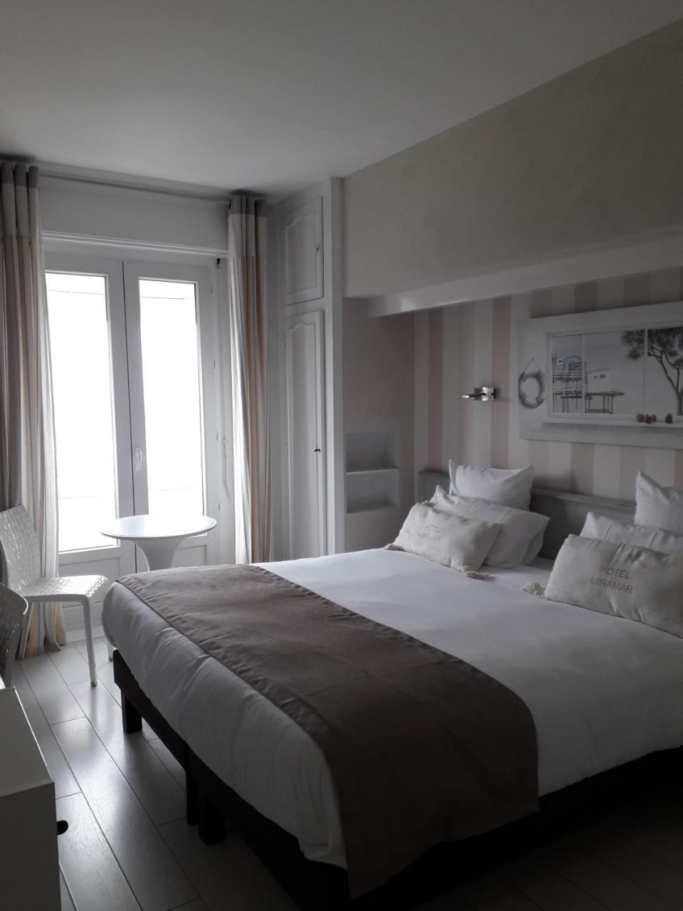 Hotel The Originals Miramar, Royan Pontaillac Bagian luar foto