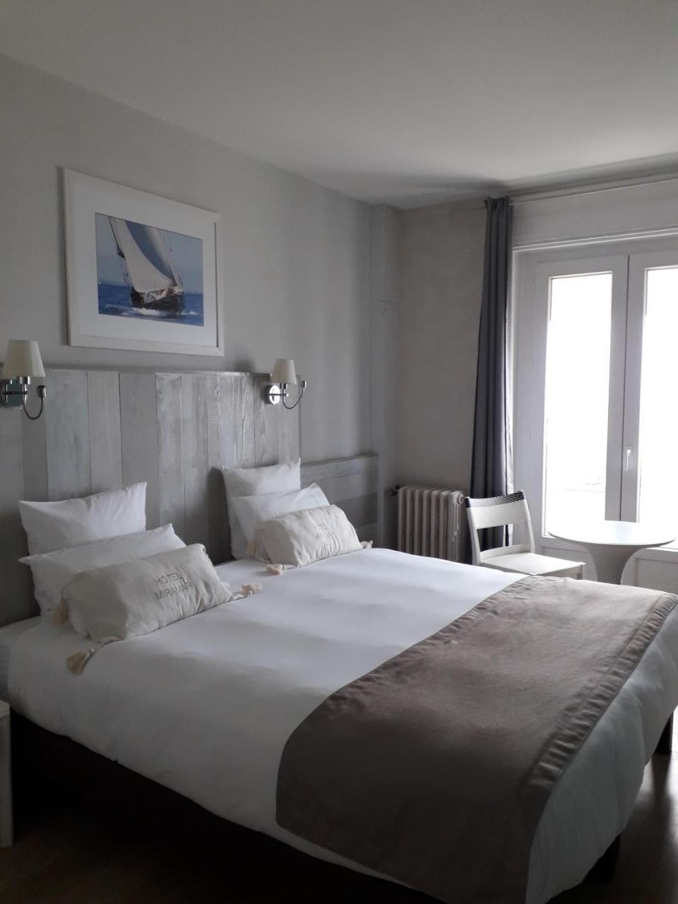 Hotel The Originals Miramar, Royan Pontaillac Bagian luar foto